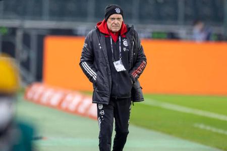 'Sicher, Reina hat das Tor erstklassig erzielt. Aber er durfte die Kugel doch gleich dreimal wie ein Artist hochhalten und dann reinhauen. Das hätte es früher nicht gegeben. Da wäre einer dazwischen gefegt und Billy wäre erst wieder vor seiner alten Haustür in Unna gelandet.'