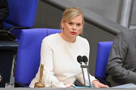 Bundestagspräsidentin Julia Klöckner (CDU) nannte das Massaker von Srebrenica Bundestagspräsidentin Julia Klöckner (CDU) nannte das Massaker von Srebrenica