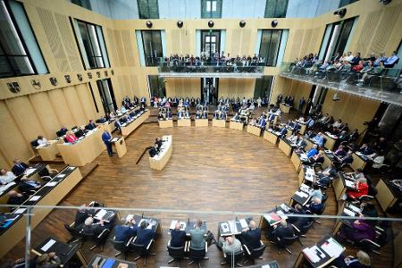 Nach dem Bundestag hat auch der Bundesrat grünes Licht für milliardenschwere Steuerentlastungen für Unternehmen gegeben. Nach dem Bundestag hat auch der Bundesrat grünes Licht für milliardenschwere Steuerentlastungen für Unternehmen gegeben.