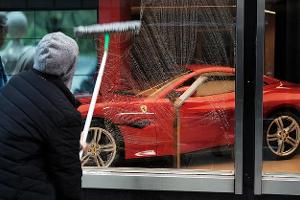Offizieller Ferrari-Händler soll Kunden geprellt haben