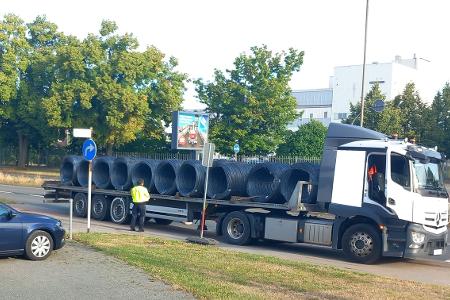 Bei den Kontrollen wurde auch dieser Lastwagen überprüft.
Foto: Polizei Minden-Lübbecke Bei den Kontrollen wurde auch dieser Lastwagen überprüft.
Foto: Polizei Minden-Lübbecke