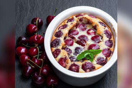 Französisch backen: Mini-Clafoutis mit Kirschen