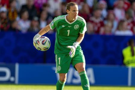 DFB-Frauen: Berger fit - Linder trainiert individuell