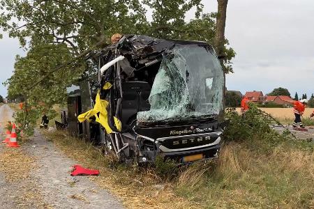Nach ersten Erkenntnissen hatte der Busfahrer gesundheitliche Probleme. 