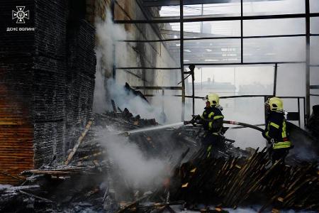 Heftige Luftangriffe treffen besonders Westen der Ukraine