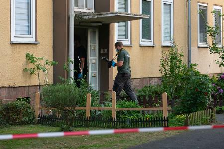  Die Polizei Dormagen fand am Freitagnachmittag in einer Wohnung eine 37-jährige Tote.