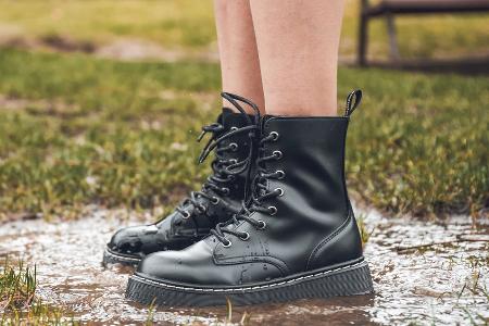 Bequem und stylisch: Schuhe, die jedes Festival mitmachen