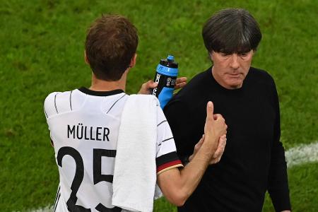 Rauswurf und Comeback - Im Frühjahr 2019, wenige Monate nach der verkorksten WM in Russland, wirft der damalige Bundestrainer Jogi Löw Müller zusammen mit Mats Hummels und Jerome Boateng überraschend aus dem DFB-Kader. Rund zwei Jahre später holt er Müller und Hummels jedoch wieder zurück.