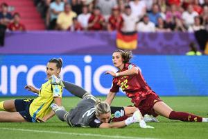 In Unterzahl und vogelwild: DFB-Frauen verlieren historisch