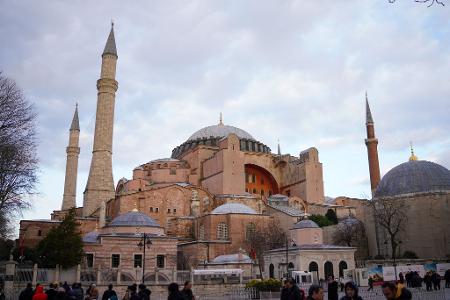Die Hagia Sophia: Das im 6. Jahrhundert erbaute Wahrzeichen Istanbuls war ursprünglich eine christliche Kirche, dann bis in die 1930er Jahre ein muslimisches Gotteshaus. (Archivbild)