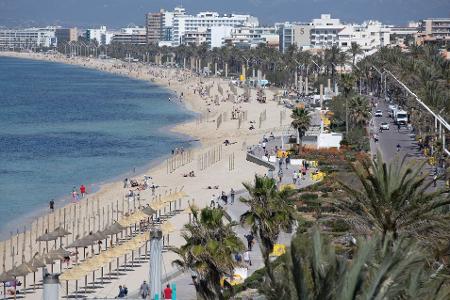 Spanien: Blick auf den Strand Playa de Palma auf Mallorca. (Archivbild)
