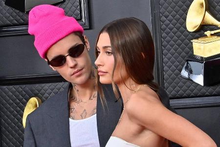 Justin Bieber schwärmt von Haileys heißen Bikini-Fotos Justin Bieber schwärmt von Haileys heißen Bikini-Fotos