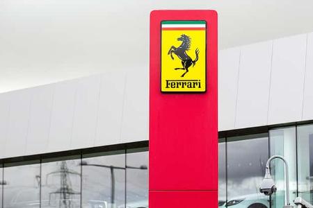 Ferrari Logo Emblem Händler Großbritannien