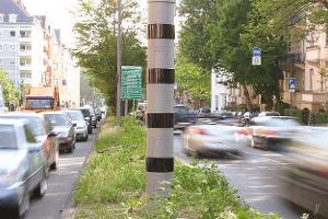 Dieser Blitzer blitzt jedes Auto. Jedes!