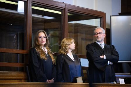 Die Rechtsanwälte des angeklagten Palliativmediziners. 