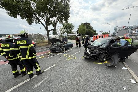 Die Feuerwehr stellte den Brandschutz sicher Die Feuerwehr stellte den Brandschutz sicher