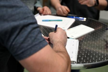 In vielen Betrieben spielen nach einer Umfrage Generationenkonflikte eine Rolle (Foto: Archiv). In vielen Betrieben spielen nach einer Umfrage Generationenkonflikte eine Rolle (Foto: Archiv).