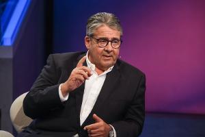 Sigmar Gabriel verteidigt Kanzler in ARD-Talk: "Dass man das Merz jetzt anhängt, finde ich unfair!"