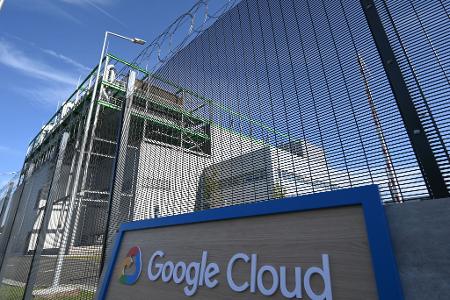 Im Großraum Frankfurt boomt der Bau von Rechenzentren, auch weil sich in der Nähe der große Internetknoten DE-CIX befindet. (Archivbild) Im Großraum Frankfurt boomt der Bau von Rechenzentren, auch weil sich in der Nähe der große Internetknoten DE-CIX befindet. (Archivbild)