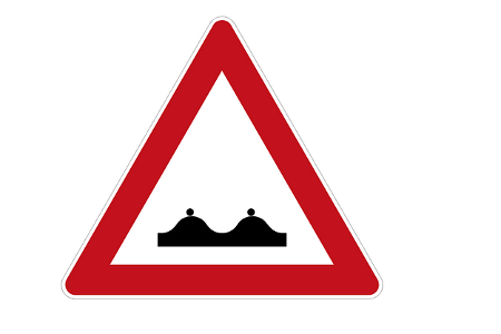 Verkehrsschild Bodenwelle Schmiererei Verkehrsschild Bodenwelle Schmiererei