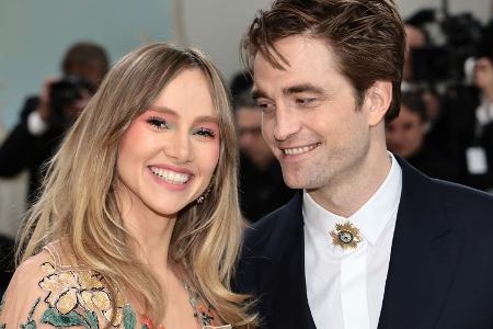 Suki Waterhouse und Robert Pattinson Suki Waterhouse und Robert Pattinson