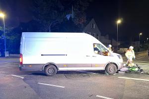 Bergisch Gladbach - Motorradfahrer bei Zusammenstoß mit Kastenwagen lebensgefährlich verletzt
