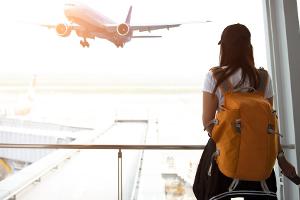 Clever reisen: So lässt sich beim Flug in den Urlaub Geld sparen