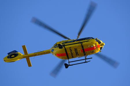Der 23-Jährige wurde in eine Klinik geflogen. (Symbolbild)