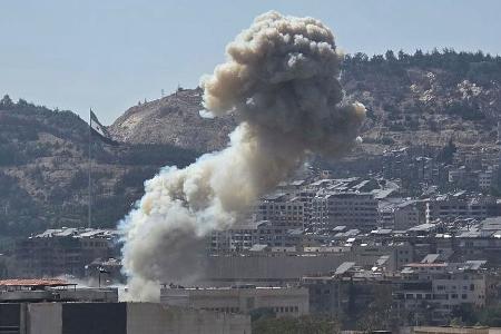 Israels Armee greift nach tagelanger Gewalt im Süden Syriens Ziele in Damaskus an. Israels Armee greift nach tagelanger Gewalt im Süden Syriens Ziele in Damaskus an.