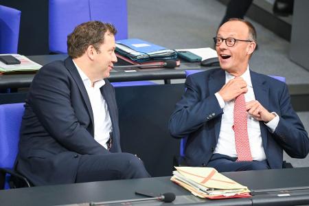 Lars Klingbeil und Friedrich Merz hoffen, die Stimmung im Land zu drehen. (Archivbild) Lars Klingbeil und Friedrich Merz hoffen, die Stimmung im Land zu drehen. (Archivbild)