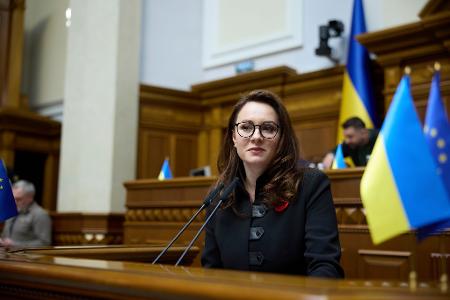 Das ukrainische Parlament wird über die Bestätigung der neuen Ministerpräsidentin Julia Swyrydenko und ihres Kabinetts abstimmen.