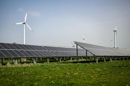 Reiches Amtsvorgänger Robert Habeck hatte mit verschiedenen Maßnahmen den Ausbau des Ökostroms vor allem aus Wind und Sonne vorangetrieben.n(Symbolbild)