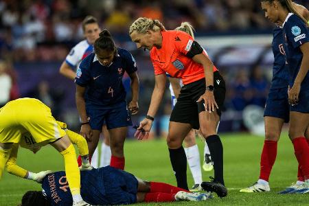 Schwedin Olofsson leitet Viertelfinale der DFB-Frauen Schwedin Olofsson leitet Viertelfinale der DFB-Frauen