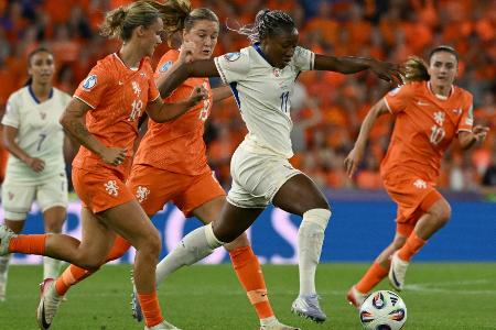 EM: Stümerin Diani für Spiel gegen Deutschland fraglich EM: Stümerin Diani für Spiel gegen Deutschland fraglich