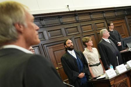 Die Tochter Blocks kann zunächst nicht mehr als Nebenklägerin im Prozess gegen ihre Mutter auftreten (Archivbild). Die Tochter Blocks kann zunächst nicht mehr als Nebenklägerin im Prozess gegen ihre Mutter auftreten (Archivbild).