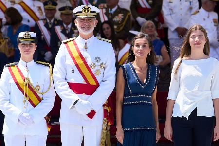 Prinzessin Leonor feiert mit Familie bei Militärzeremonie Prinzessin Leonor feiert mit Familie bei Militärzeremonie