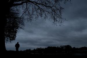 Nur noch graue Wolken? Im Alter leiden viele Menschen - auch unbewusst - unter Depressionen.