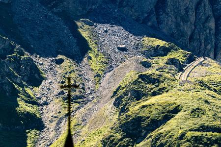 Rund 5.000 Kubikmeter Gestein haben sich nahe der Staumauer gelöst. Rund 5.000 Kubikmeter Gestein haben sich nahe der Staumauer gelöst.