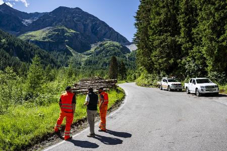 Die Zugangsstraße zur Staumauer ist gesperrt.