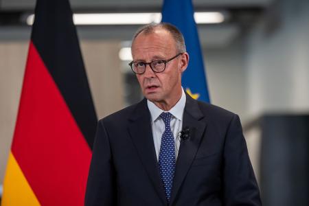 Bei seinem Besuch in Großbritannien äußerte der Kanzler sich zu den Gesprächen mit den USA über Patriot-Systeme für die Ukraine.