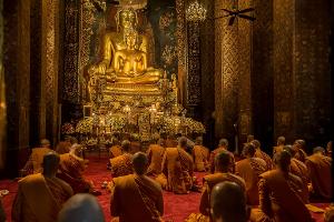 Mönche werden von der größtenteils buddhistischen Bevölkerung Thailands tief verehrt und gelten als moralische Vorbilder. (Archivbild)