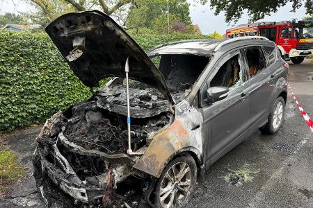 ausgebrannter Ford in Dollern