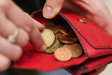 Einkommen im unteren Bereich gehören für Millionen von Menschen zum Alltag. (Symbolbild) Einkommen im unteren Bereich gehören für Millionen von Menschen zum Alltag. (Symbolbild)