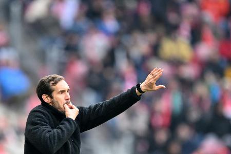 Freiburg verlängert vorzeitig mit Trainer Schuster Freiburg verlängert vorzeitig mit Trainer Schuster