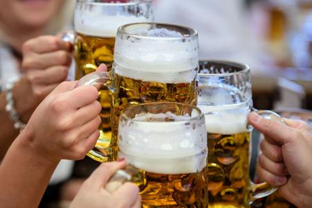 Bier mag in Deutschland einen hohen Stellenwert haben, bei der Produktion hat die Bundesrepublik ihren Platz in den weltweiten Top-5 aber eingebüßt. (Archivbild) Bier mag in Deutschland einen hohen Stellenwert haben, bei der Produktion hat die Bundesrepublik ihren Platz in den weltweiten Top-5 aber eingebüßt. (Archivbild)