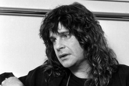 Dass er einer Fledermaus auf der Bühne den Kopf abgebissen hatte, brachte ihm endgültig den Ruf eines Satanisten ein. Ozzy Osbourne beteuerte, damit nichts zu tun zu haben. Er hielt das Tier für eine Attrappe.