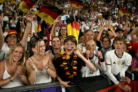 EM-Halbfinale der DFB-Frauen live in der ARD und bei DAZN