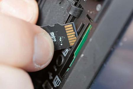 Die Kartendaten befinden sich meistens auf Micro-SD-Karten.
