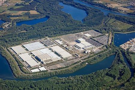 Mercedes-Benz Global Logistics Center Germersheim Insel Grün