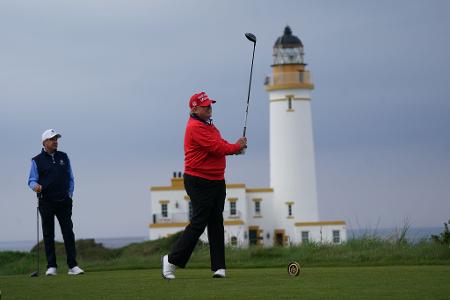 Donald Trump besitzt in Großbritannien zwei Golfanlagen. (Archivbild)